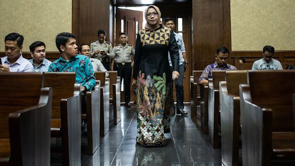 Kasus Suap PLTU Riau-1, Eni Saragih Dituntut 8 Tahun Penjara - Bagian 1