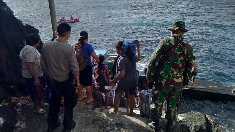 Leleran Lava Gunung Karangetang Tutupi Badan Jalan, 1 Desa Terisolasi