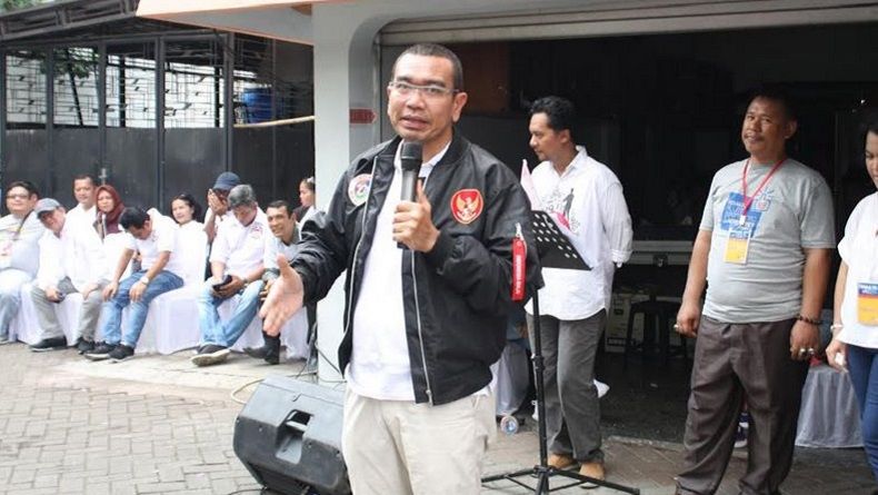 title Alumni Lintas Perguruan Tinggi se-Sumut Deklarasi Dukung Jokowi-Ma'ruf Alumni Lintas Perguruan Tinggi se-Sumut Deklarasi Dukung Jokowi-Ma'ruf