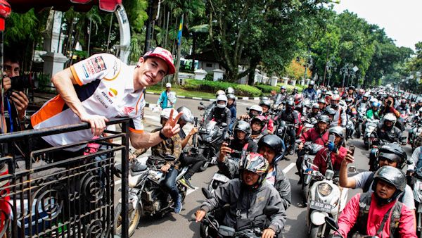 Pembalap MotoGP Marc Marquez Keliling Bandung Naik Bandros - Bagian 1