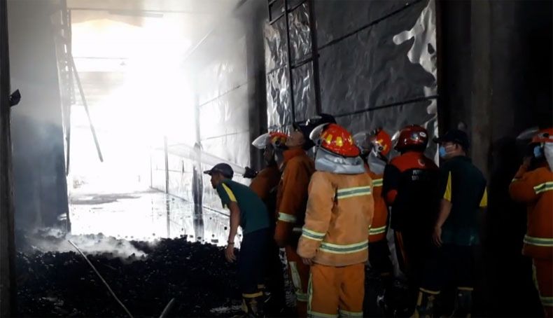 title Oven Meledak, Pabrik Kayu Lapis di Purworejo Ludes Terbakar Oven Meledak, Pabrik Kayu Lapis di Purworejo Ludes Terbakar