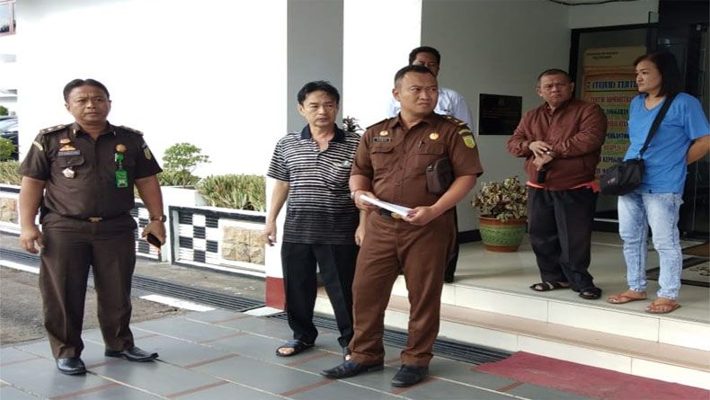 title Kejari Pontianak Tangkap Buronan Penggelapan Pajak Rp20 Miliar Kejari Pontianak Tangkap Buronan Penggelapan Pajak Rp20 Miliar