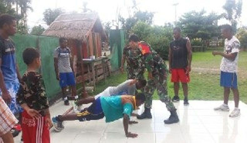 Remaja Ransiki Papua Antusias Ikuti Latihan Persiapan Rekrutmen TNI AD