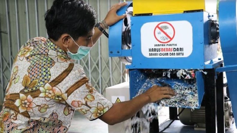 UGM Ciptakan Mesin Pencacah Plastik Keresek Canggih