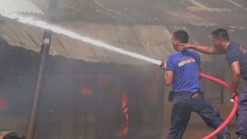 Diduga Korsleting Listrik, 7 Rumah Kontrakan di Padang Ludes Terbakar