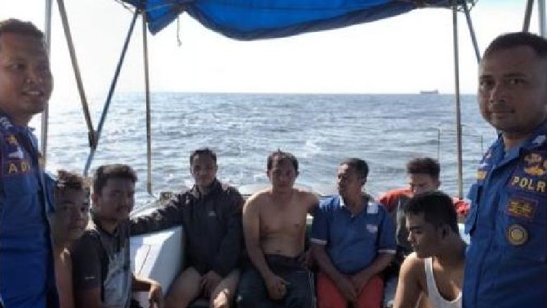 title Kapal Terbakar di Selat Malaka, 7 Orang Kru Selamat Kapal Terbakar di Selat Malaka, 7 Orang Kru Selamat