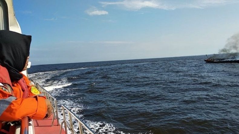 Kapal Terbakar di Selat Malaka, Penyebabnya Solar Tumpah