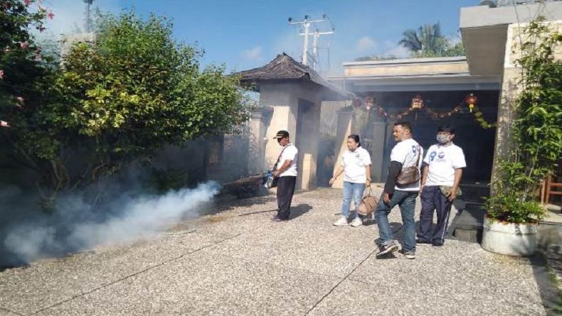 Respons Permintaan Warga, Caleg Perindo Gelar Fogging di Karangasem