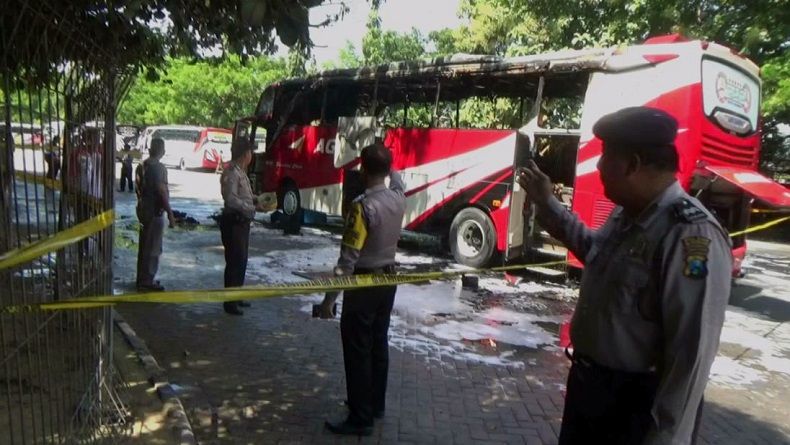 Usai Dicuci, Bus Agra Mas Terbakar di Terminal Rajekwesi Bojonegoro