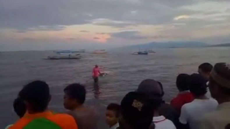 Mayat Pria Bertato Piramida Terapung di Pantai Alas Buluh Banyuwangi