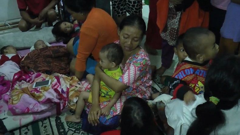 Seorang Balita Selamat setelah Berjam-jam Terjebak Banjir