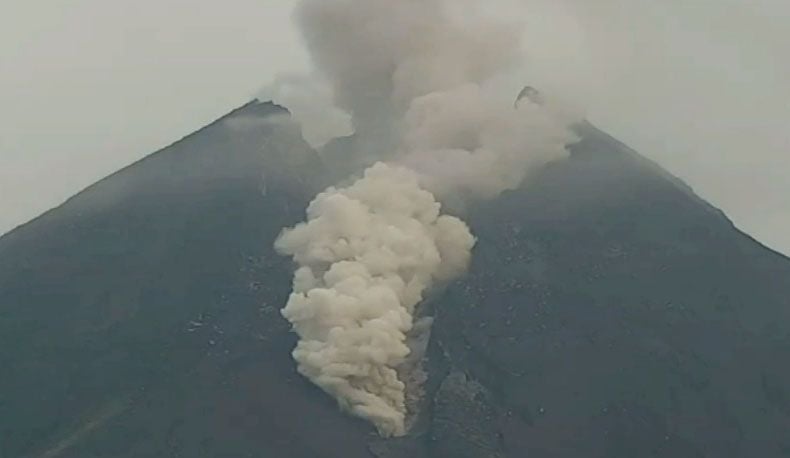 Gunung Merapi Luncurkan Awan Panas Sejauh 2 Km ke Hulu Kali Gendol
