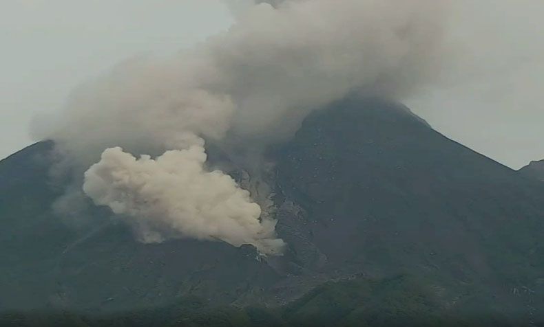 3 Dusun di Lereng Merapi Dihujani Abu Tipis, BPPTKG: Jauhi Radius 3 Km