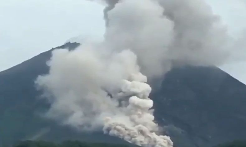 Merapi 7 Kali Keluarkan Guguran Awan Panas, Warga Diminta Tenang