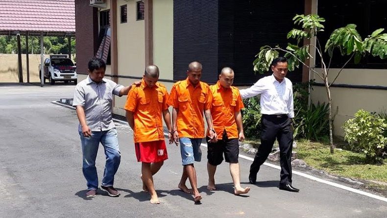 title Mau Transaksi, 3 Pengedar Pil Terlarang Diringkus Polisi Mau Transaksi, 3 Pengedar Pil Terlarang Diringkus Polisi