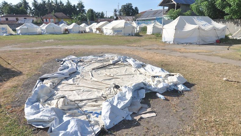 Pengungsi Korban Gempa dan Tsunami di Donggala Mulai Tempati Huntara