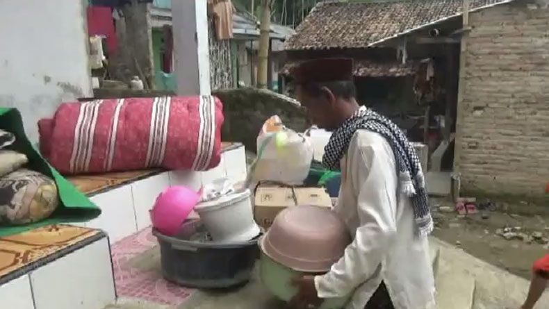 title Tanah Bergerak Rusak 117 Rumah di Lebak, Warga Mulai Ngungsi Tanah Bergerak Rusak 117 Rumah di Lebak, Warga Mulai Ngungsi