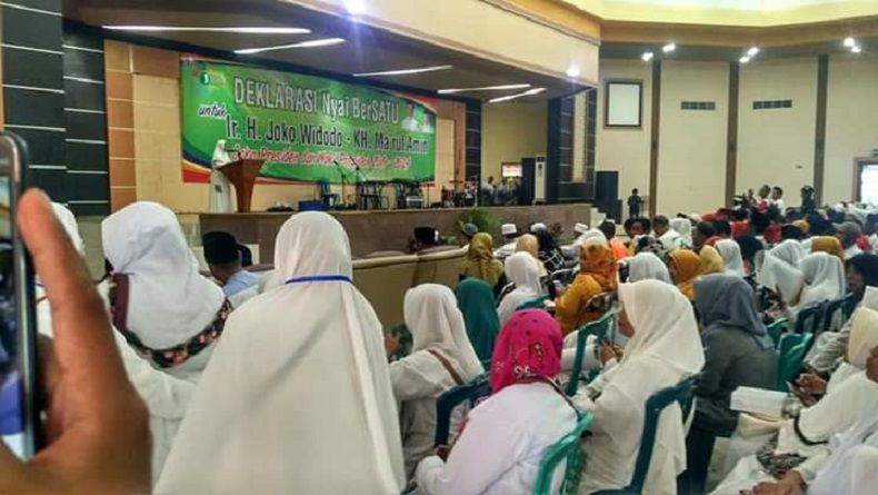 Ribuan Istri Pengasuh Ponpes se-Tapal Kuda Dukung Jokowi-Ma'ruf