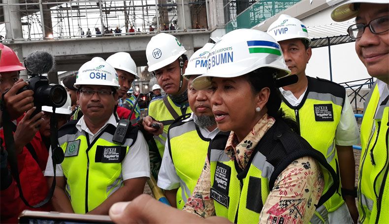 Cek Proyek Bandara NYIA Kulonprogo, Menteri BUMN Rini Lihat Toilet