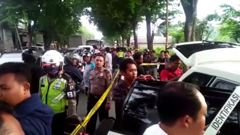 Geger, Sopir Taksi Online Ditemukan Tewas Dalam Mobil di Mojokerto