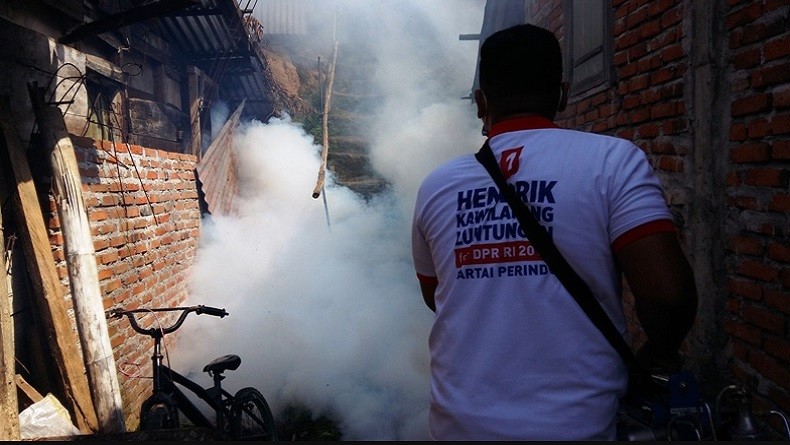 title Tak Ingin Warga Kena DB, Perindo Fogging Kelurahan Ternate Baru Manado Tak Ingin Warga Kena DB, Perindo Fogging Kelurahan Ternate Baru Manado