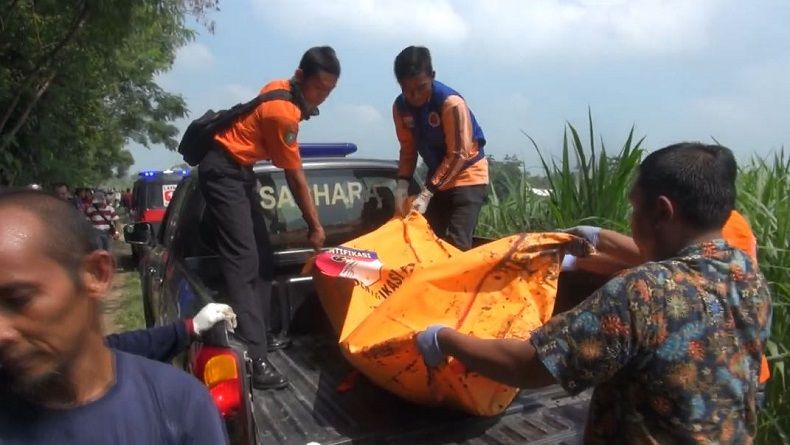 Banjir Surut, Warga Temukan Mayat Pria di Sungai Konto Jombang