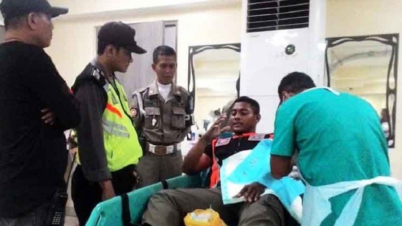 Anggota Satpol PP Surabaya Dibacok saat Tertibkan Pedagang
