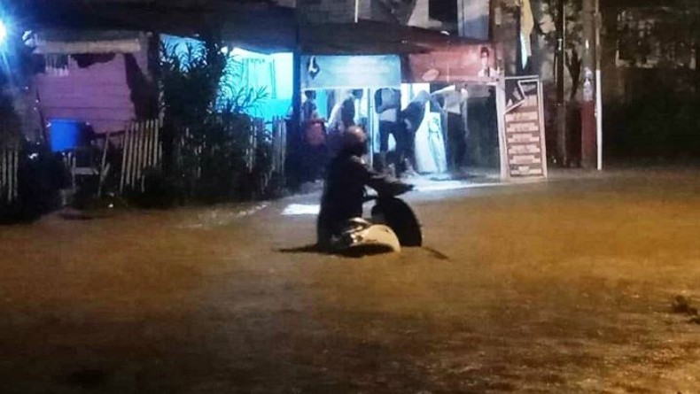 Ribuan Rumah Warga Mamuju Sulbar Terendam Banjir, 1 Ambruk