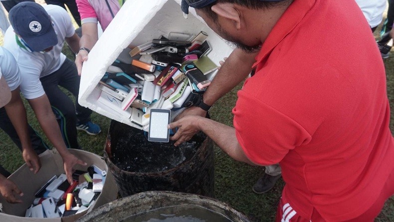 Bandara Sam Ratulangi Manado Musnahkan 841 Power Bank
