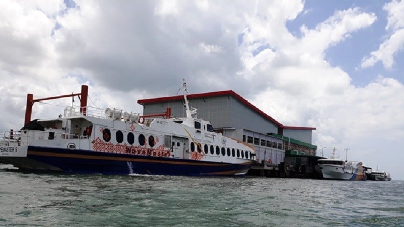 title KMP Mutiara Persada II Kandas di Pulau Rimau Balak Dekat Pelabuhan Bakauheni KMP Mutiara Persada II Kandas di Pulau Rimau Balak Dekat Pelabuhan Bakauheni