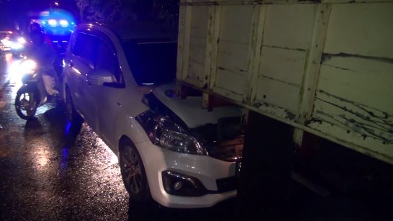 5 Kendaraan Tabrakan Beruntun di Jombang, 1 Sopir Truk Luka Terjepit