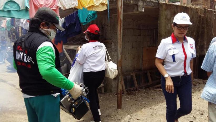 Caleg Perindo Soraya Togas Fogging Ratusan Rumah Warga Pakowa Manado