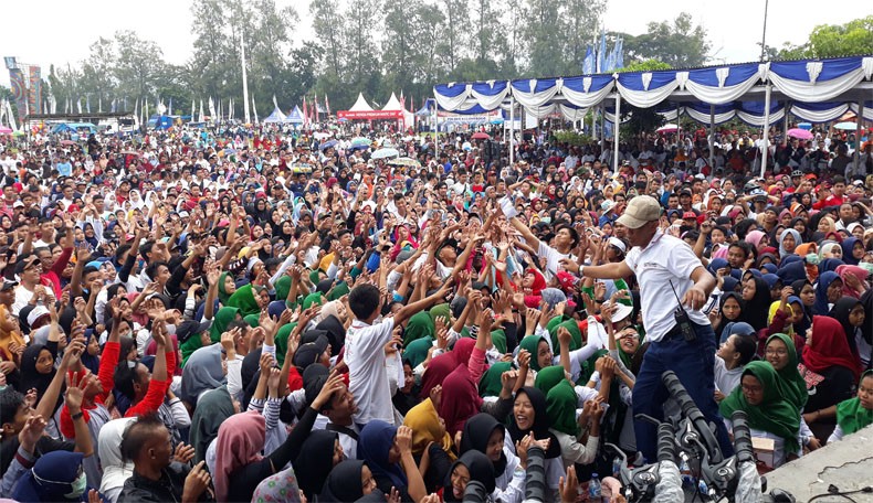 title 10.000 Generasi Milenial Meriahkan MRSF di Alun-Alun Wates 10.000 Generasi Milenial Meriahkan MRSF di Alun-Alun Wates