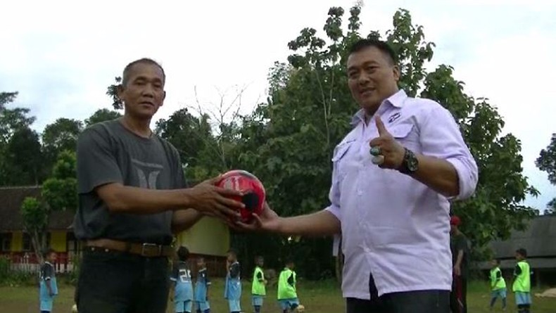 DPD Perindo Gunungkidul Beri Bantuan Pembinaan Sekolah Sepak Bola