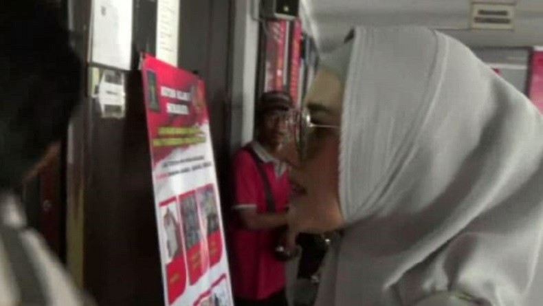 Mulan Jameela dan Sejumlah Artis Jenguk Ahmad Dhani di Rutan Medaeng