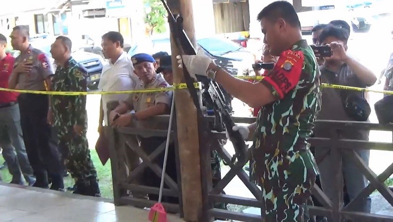 Satgas Tinombala Gelar Barang Bukti Milik Terduga Teroris MIT