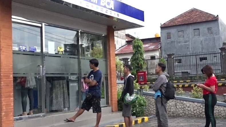 Layanan ATM Mati Sebelum Nyepi di Bali, Warga Antre Ambil Uang