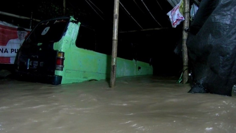 Banjir Bandang Terjang  3 Kecamatan di Madiun, Puluhan Warga Mengungsi