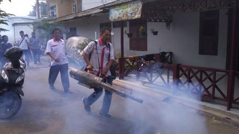 Cegah DBD, Tim Caleg Perindo Jambi Fogging 6 RT di Sukakarya Kotabaru