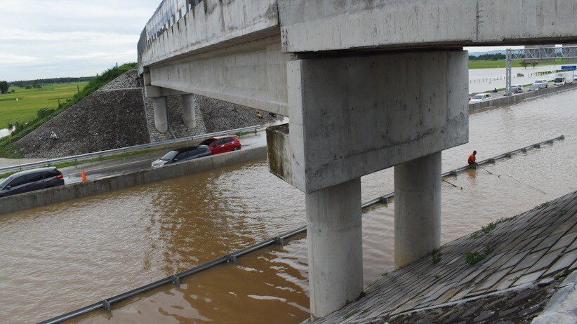 Curah Hujan Tinggi, Jalan Tol Ngawi-Kertosono Terendam Banjir