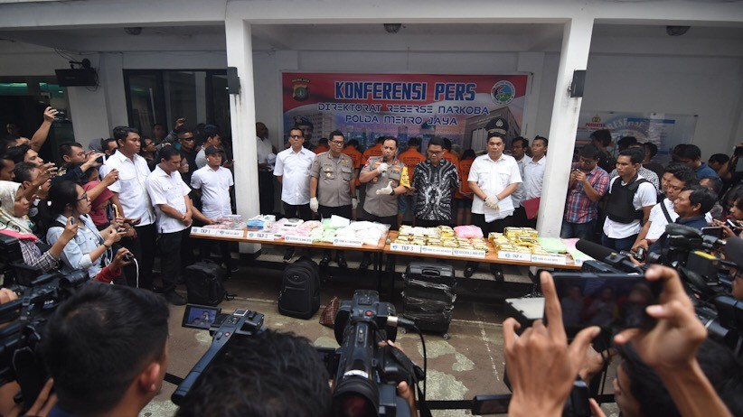 Vokalis Zivilia Ditangkap Bawa 9,5 Kg Sabu dan 24 Ribu Butir Ekstasi - Bagian 2