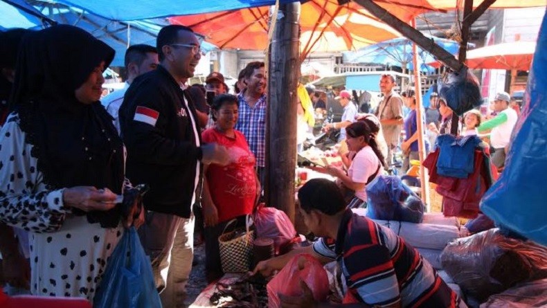 Kunjungi Pasar Tigalingga Dairi, Arya: Perekonomian Kita Masih Baik