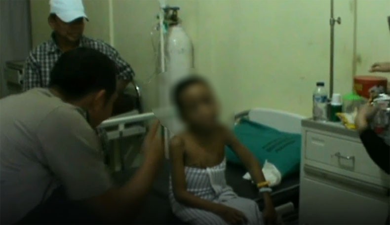 title Bocah 11 Tahun Disiksa dan Dikurung di Kandang Ayam oleh Teman Ayah Bocah 11 Tahun Disiksa dan Dikurung di Kandang Ayam oleh Teman Ayah