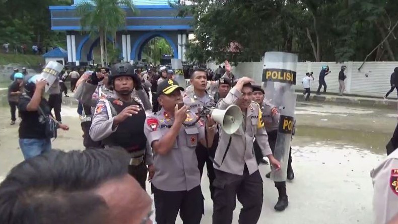 Kapolda Sultra Redam Demo Mahasiswa Meski Nyaris Kena Lemparan Batu