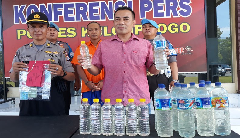 Polisi Gerebek Rumah Nenek Penjual Miras Oplosan di Kulonprogo