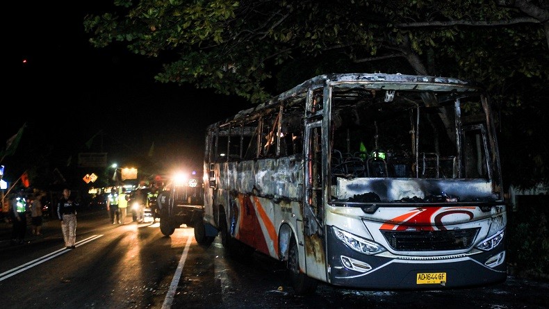 Polisi Buru Provokator Pembakar Bus di Sleman