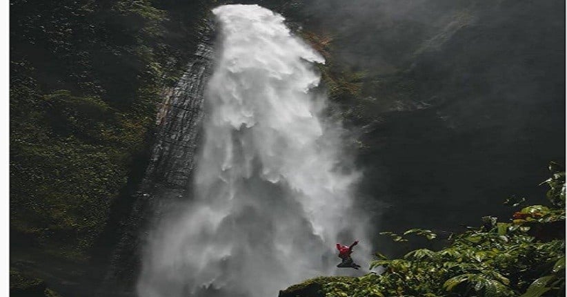 Pesona Air Terjun Coban Pelangi Percikan Airnya  Indah 