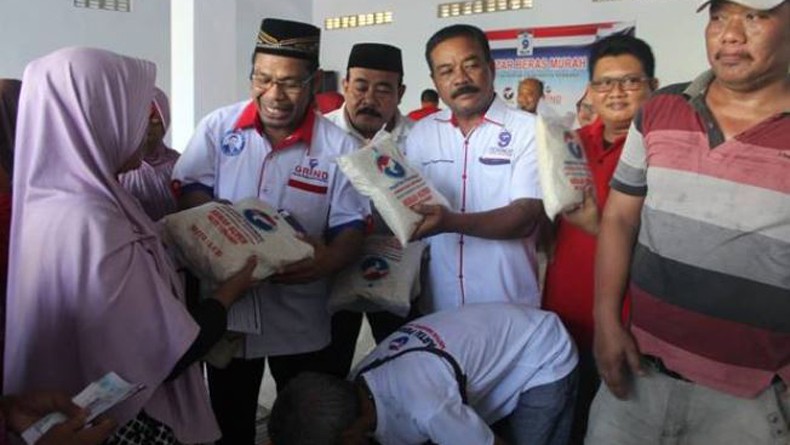 Tim Caleg Perindo di Rembang Jateng Gelar Bazar Murah, Warga Antusias