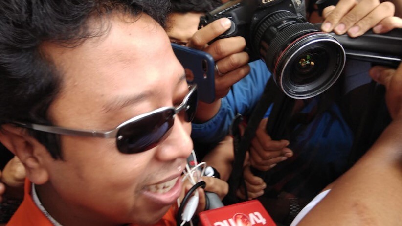 Pakai Rompi Oranye dan Diborgol, Romy PPP Ditahan di Rutan KPK - Bagian 3