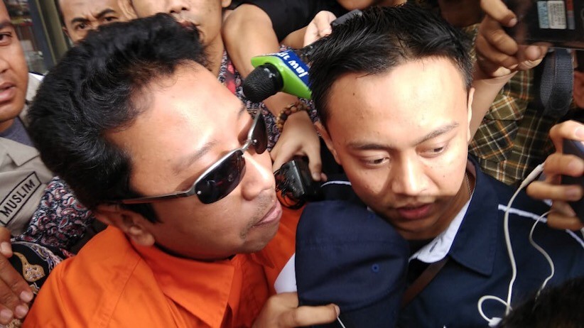 Pakai Rompi Oranye dan Diborgol, Romy PPP Ditahan di Rutan KPK - Bagian 1